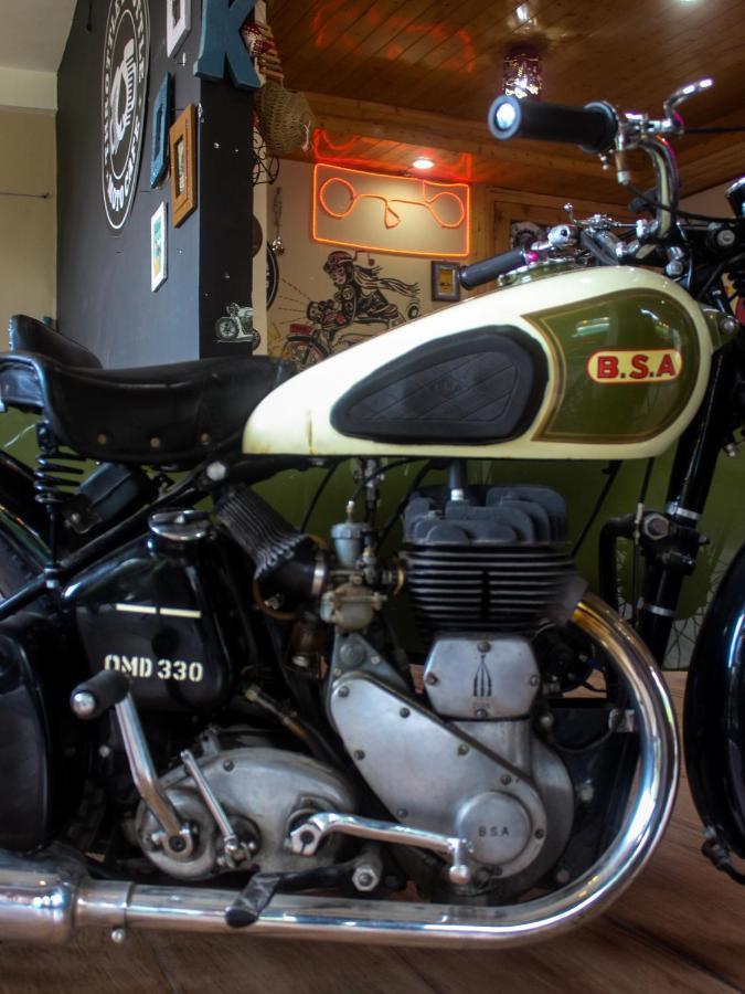 Throttle Shrottle Moto Hostel Manāli Extérieur photo