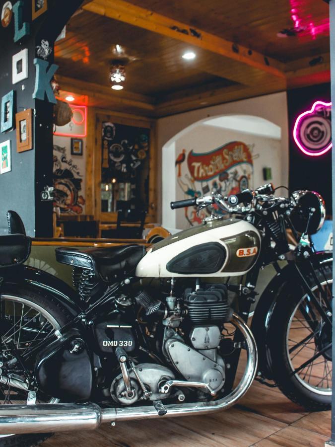 Throttle Shrottle Moto Hostel Manāli Extérieur photo